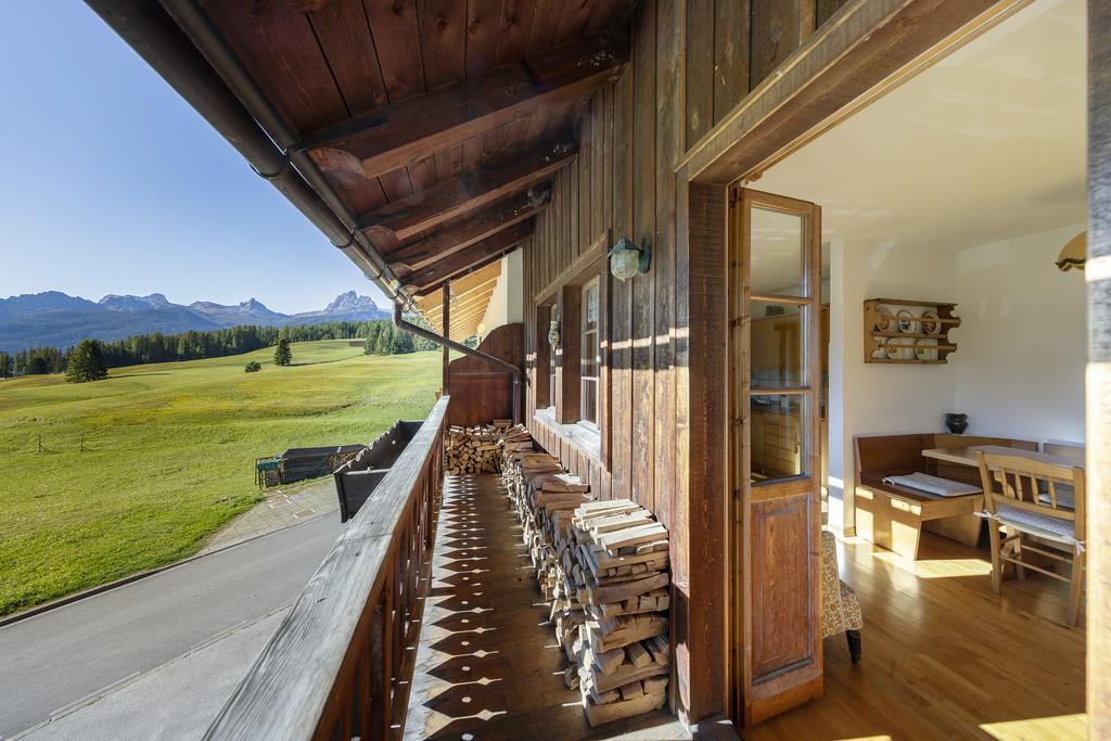 Chalet Cadin Hotel Cortina dʼAmpezzo Eksteriør billede