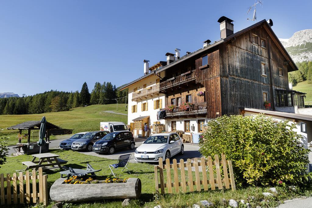 Chalet Cadin Hotel Cortina dʼAmpezzo Eksteriør billede